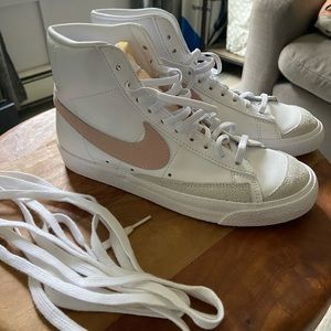 Nike Blazer Mid ‘77 woman’s size 7